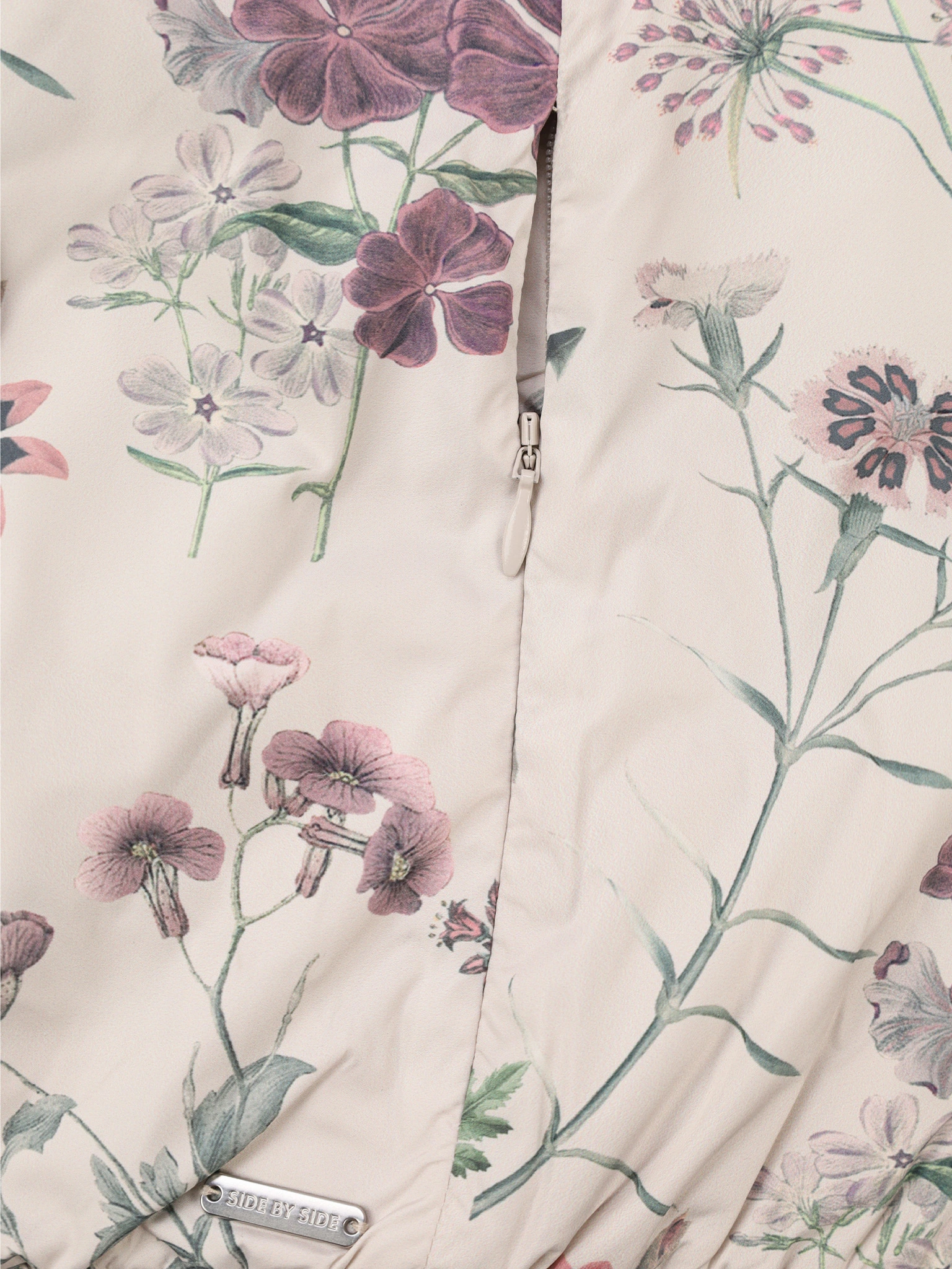 Куртка молочного цвета с цветочным принтом